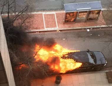 Ουάσιγκτον: Διαδηλωτές έκαψαν λιμουζίνα έξω από τα γραφεία εφημερίδας